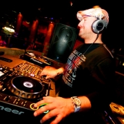 http://djmiller.hu/media/gallery/work/Thumbnails/thumbnail_180_carousel10.jpg